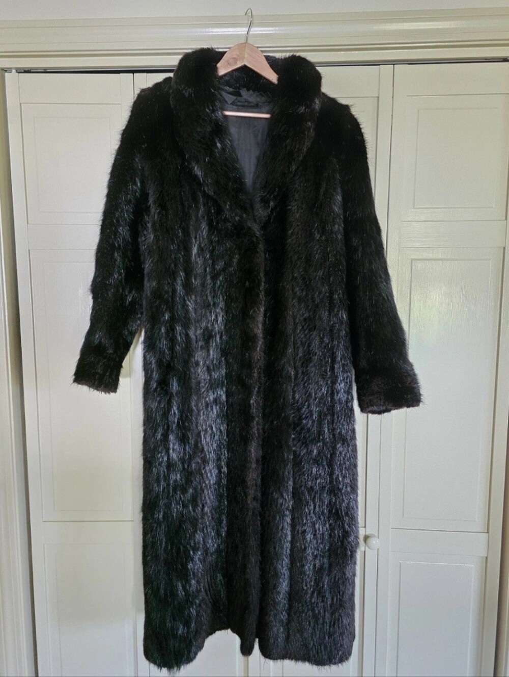 Womens Vintage Black Long Fur Mink Coat With Brown Undertones Size M